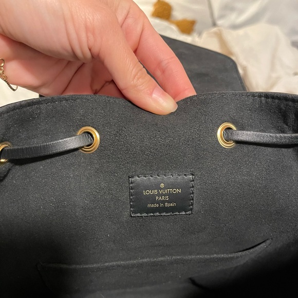 LOUIS VUITTON
Empreinte Montsouris PM Black Backpack (online edition only) - Picture 9 of 16